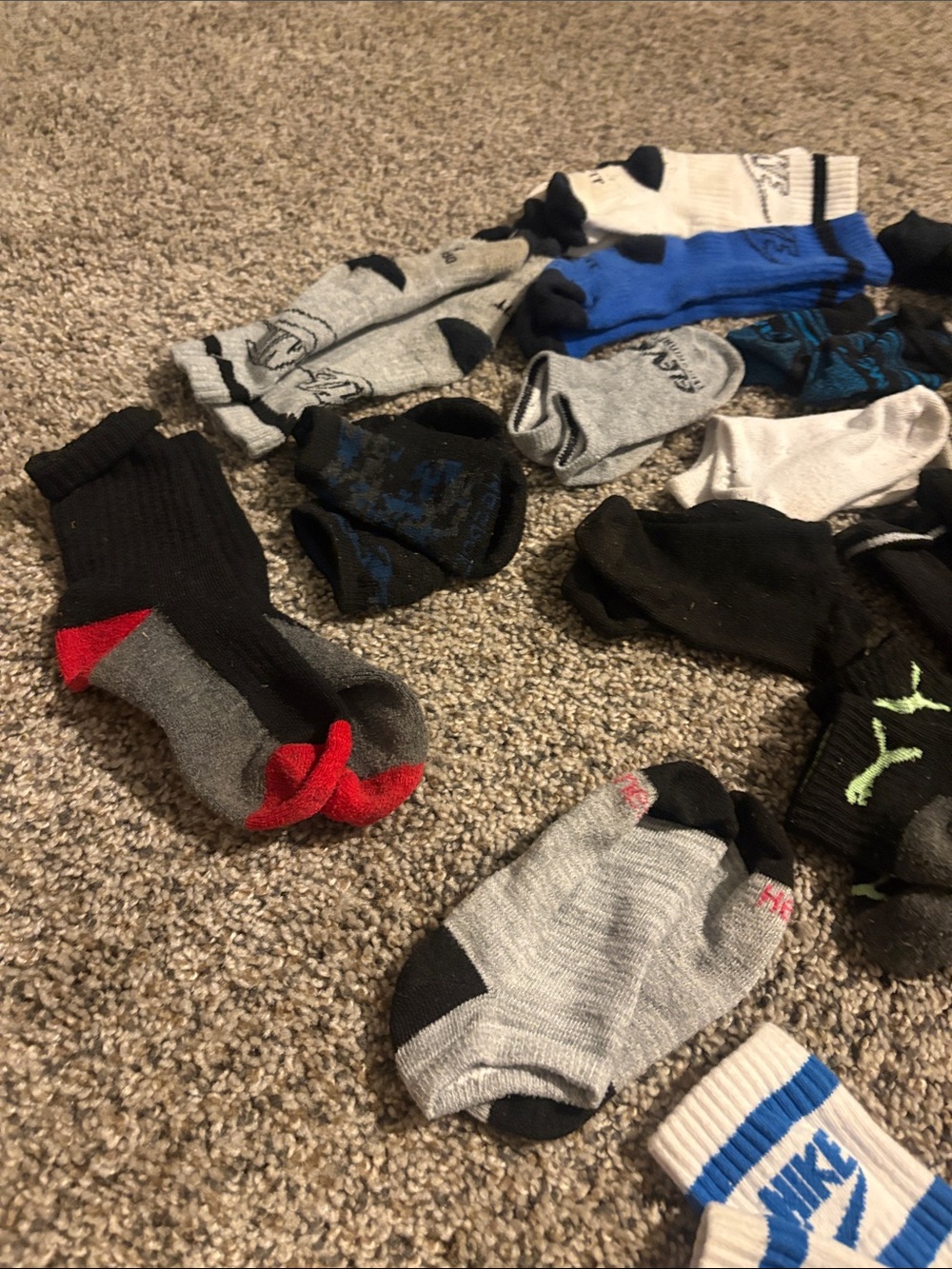 Kids sock lot - 22 pair- Nike and other brands - Picture 3 of 8